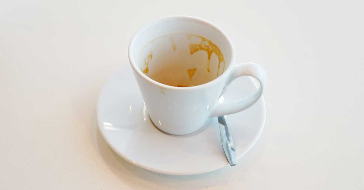 Kupa bardaklardan çay ve kahve lekesi nasıl çıkar? Pratik yöntemler – Evim