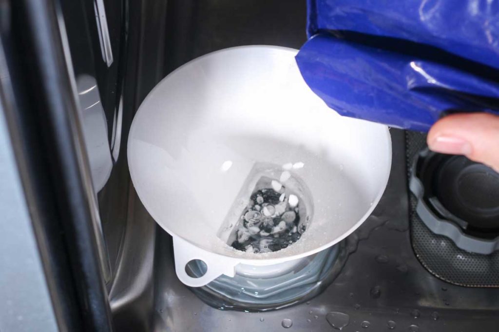Bulaşık makinesi tuzu ne işe yarar? Makineye faydaları nelerdir? Zararı var mı? Bulaşık makinesi tuzu nereye konur?
